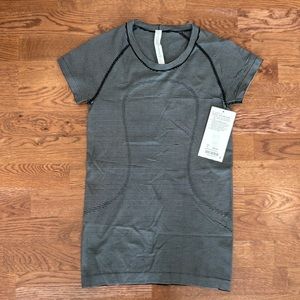Lululemon NWT - Swiftly Tech SS Crew - Size 8